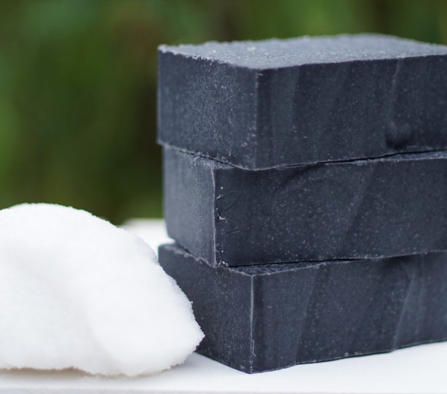 Salzseife mit Kohle schwarz und Sheabutter