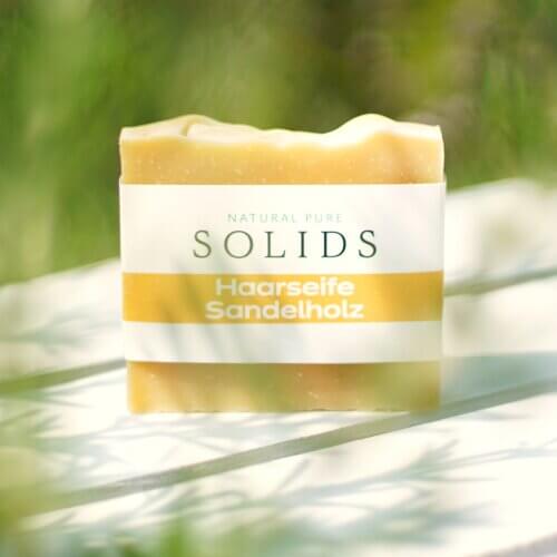 Haarseife Sandelholz, handgemachte Naturseife zum Haare waschen mit Amyrisöl und pflegender Sheabutter, Haarseife für feine Haare und Volumen
