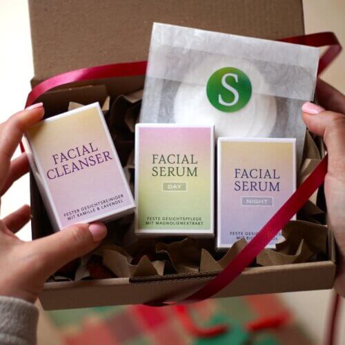 Weihnachtsgeschenk Naturkosmetik feste Gesichtspflege Set mit Facial Cleanser Gesichtsreiniger, Facial Serum Night Nachtpflege, Facial Serum Day Tagespflege und Abschmink Pads waschbar in Geschenkbox, Angebot mit Rabatt