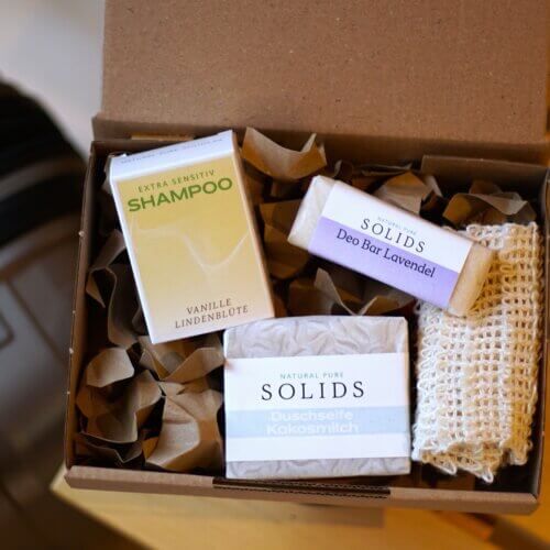 Mix & Match Travel Set - Shampoo, Deo, Duschseife, Seifensäckchen als praktische Set für die Reise, feste Naturkosmetik im Set für die Flugreise, Solid Shampoo, Solid Seife, Solid Deo
